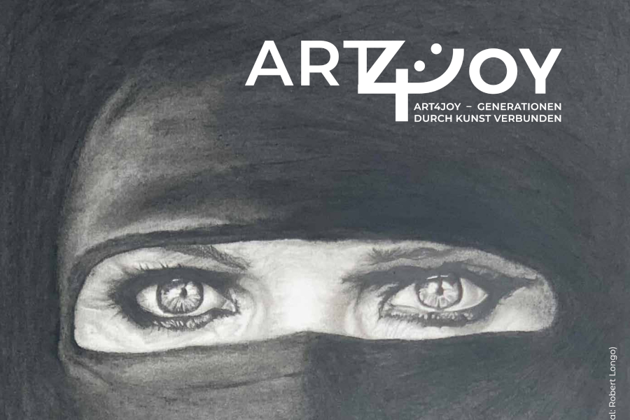 Ausschnitt von der Einladung zur Vernissage am 7.11.2025 iim Atelier kreativMÜHLE in Wels. Augen einer verschleierten Frau in Schwarzweiß.