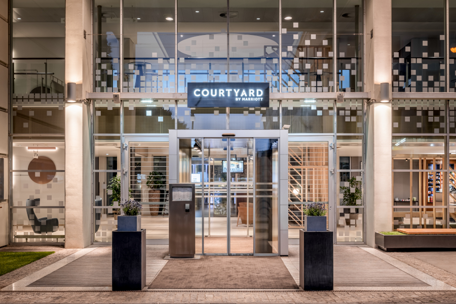 Eingangsbereich des Hotels Courtyard by Marriott Linz