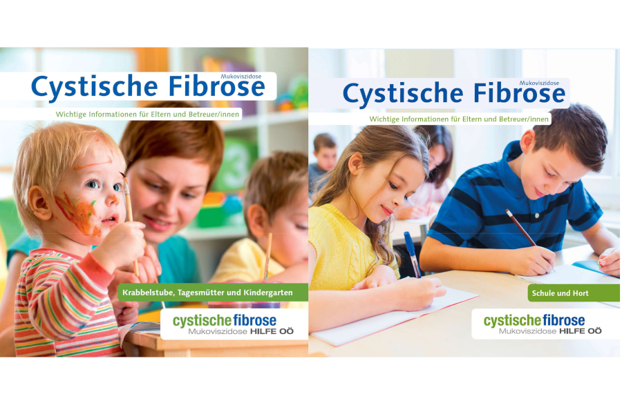 Cover von Kindergartenbroschüre (Kindergartenpädagogin mit Kindernbeim Malen) und Schulbroschüre (Schüler:innen schreiben ins Heft) der CF Hilfe OÖ